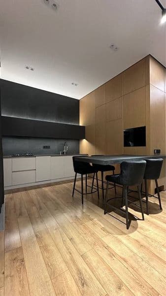 Отличное расположение дома - всё рядом - много магазинов, Це — фото 5