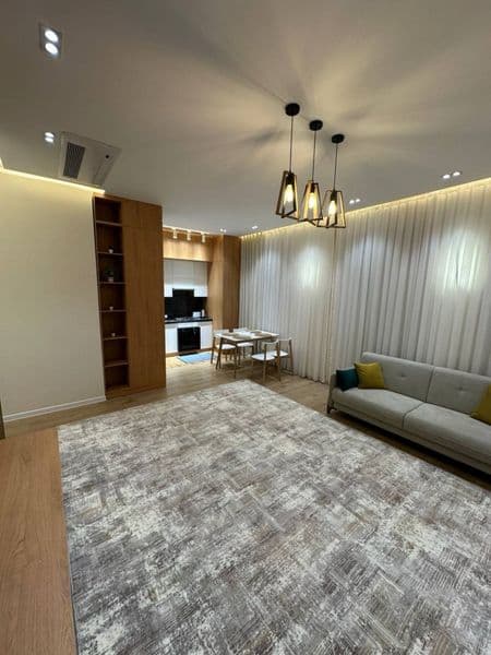 Сдается 2х комнатная квартира в центре города . <br />
Имеет