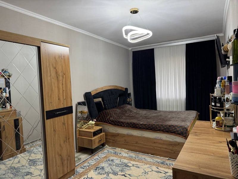 Район - Алмазарский<br />
Ориентир - Сой бой<br />
Комнат - 