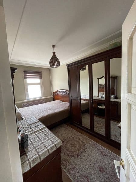 Manzili: Chilonzor tumani<br />
 Moʻljali: novza metroga 4 m