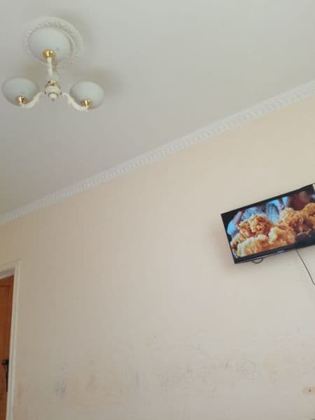 Harbiy oila turamiz 2 ta qizcham bor. 3 xona uyimizni 2 ta x