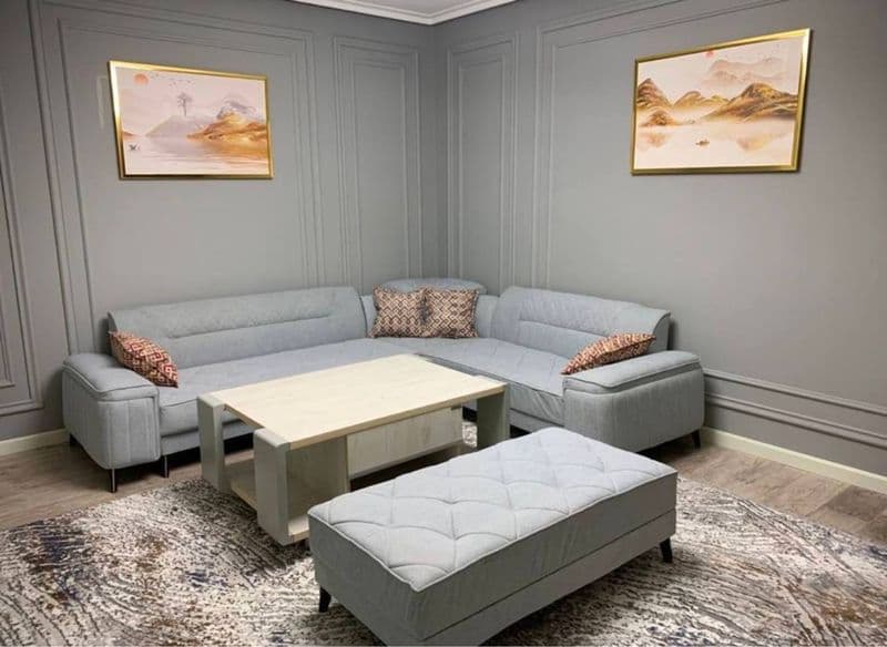 4 комнатная квартира с Евроремонтом <br />
85 кв м <br />
3 