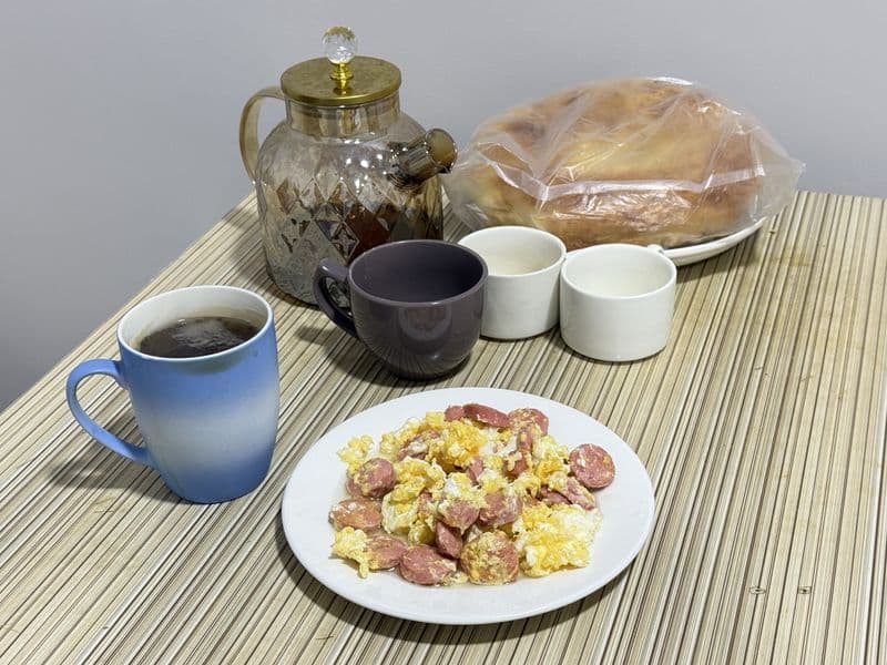 Yengi Yevro remont qilib bitqazilgan Metroga yaqin Erkaklar 