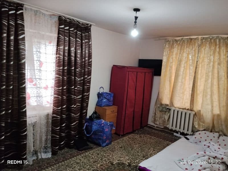 Chilonzor 22 kvartalda 1 xona 2 xona qilingan uy oilaga yoki