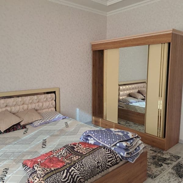 Новза метро йулида  жойлашган 2 хонали  квартира  бор<br />
