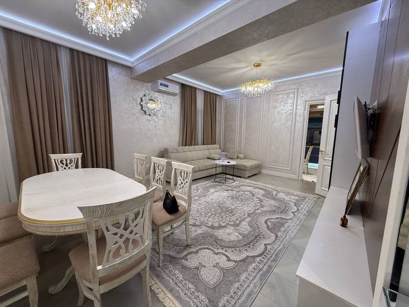 Отличное расположение дома - всё рядом - много магазинов, Це — фото 4