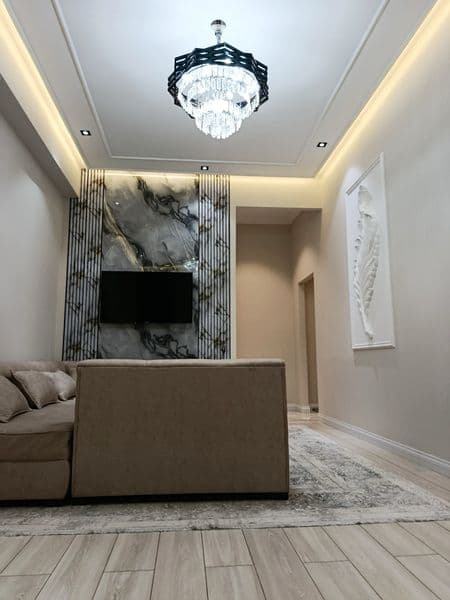 O’qiydigan va ishlidigan qizlar uchun Maklersiz Kv!<br />
2x