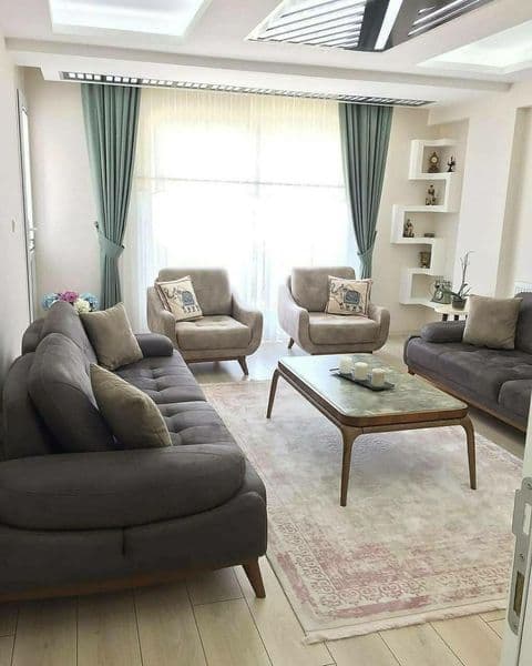 Метро Ойбек <br />
<br />
Сдается 3х комнатная переделанная 