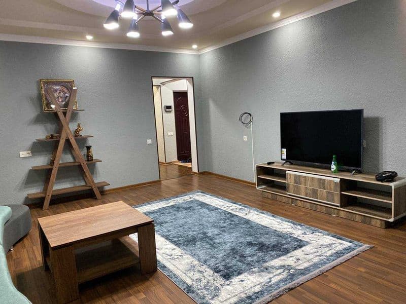 Предлагается на долгосрочную аренду квартира 3-х комн. на 4-