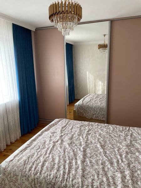 Kvartira egasidan ijaraga beriladi. Maklerlar va vositachila