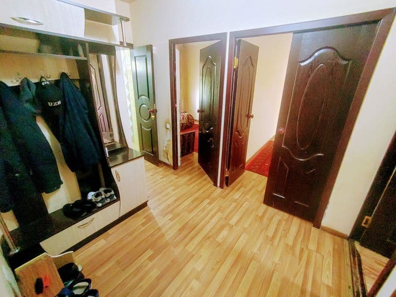 Drujba metiro yonida 4 xonali kvartirani 2 ta xonasiga<br />