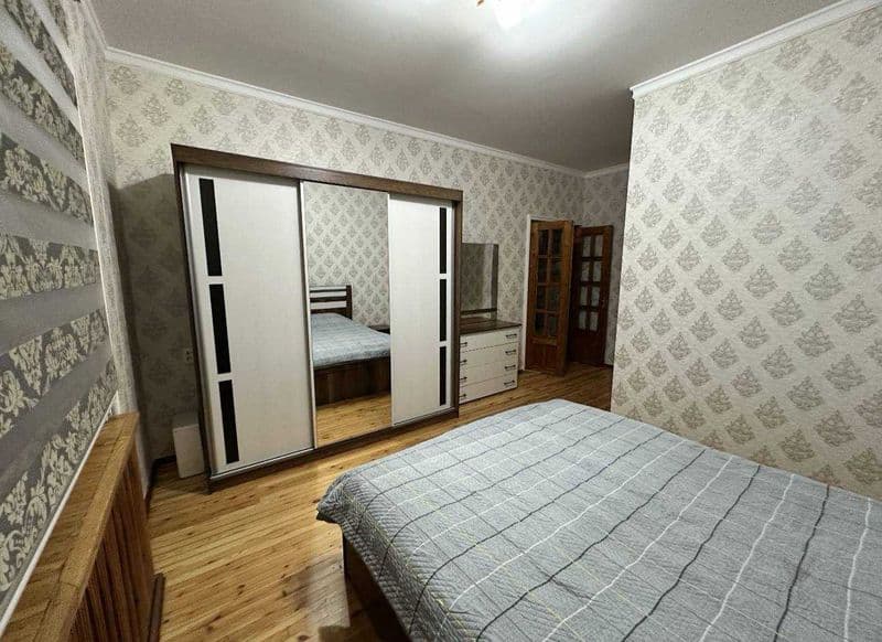 • Комнат: 3<br />
• Этаж: 3<br />
• Этажность: 9<br />
• Пло