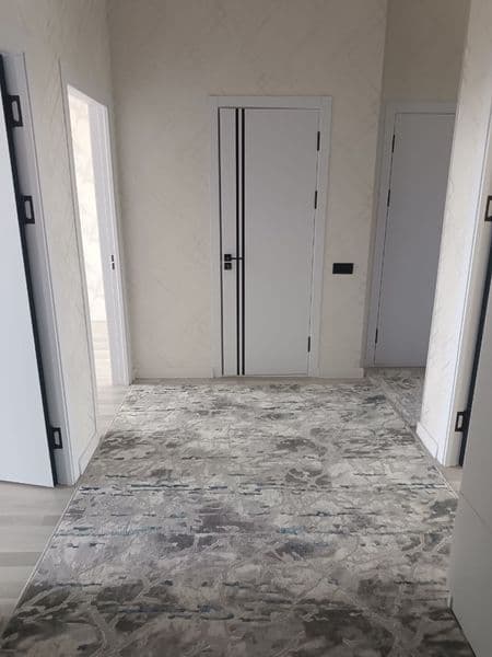 Sergili moshina bozor roparasida 3 xonali uy arendega berila