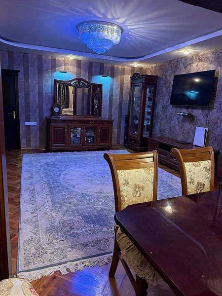 Описание<br />
Сдаётся шикарная 4-комнатная квартира<br />
< — фото 5