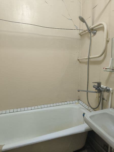 Здаецая 1 комнатная квартира массив куйлук 5 1 этаж  5 этажа — фото 4