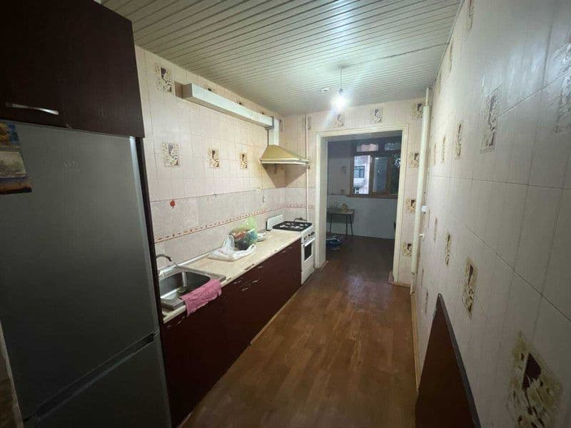 M. Ulug'bek t. feruza m. 205 maktab yonida. 3/3/4 o'rta pody