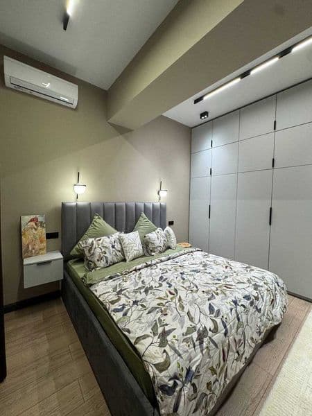 Район ;Мирзо-Улугбекский<br />
Адрес :Метро Хамид Алимджан<b