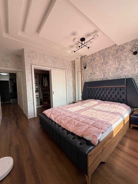 дается квартира с красивым ремонтом<br />
<br />
 Район: Алм