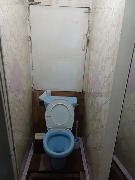Задаётся своя квартира,двух комнатная,на втором этаже четырё