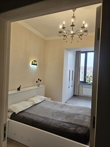 4/4/4  Высокопотолочка 3,5,( 136кв.м] . м.Ташкент Северный в