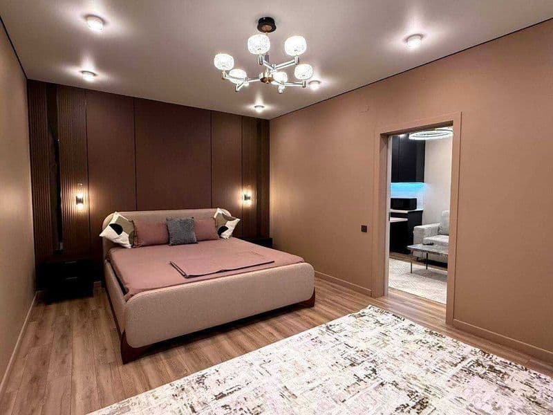 2 комнатную квартиру на 25 этаже,<br />
В квартире есть все 