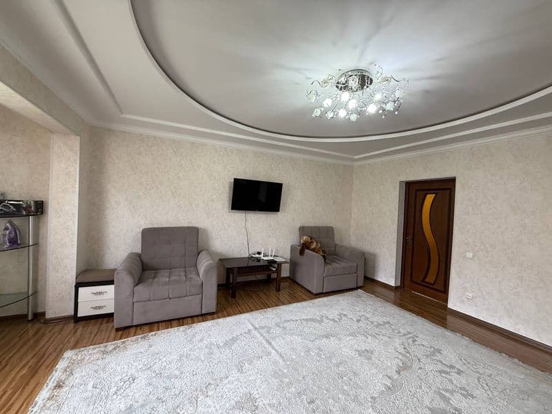 Сдаётся 3 комнатная квартира в центре города, Мирабадский р-