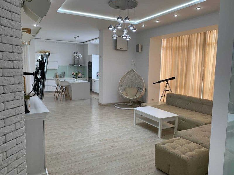 Сдаётся 5комнатная кв на метро Ойбек.<br />
Ориентир- гостин — фото 4