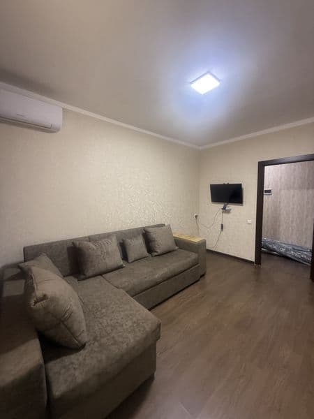 Сдаю  2х  комнатную в сергели-5А.  Метро рядом 2-3 станция  