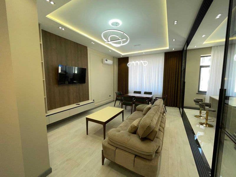 3-шка<br />
Предоплата 2 месяца<br />
Депозит 500$<br />
<br