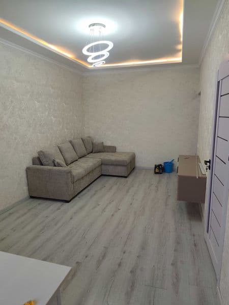 Срочно сдается 1 комнатная переделаная в 2х комнатная кварти