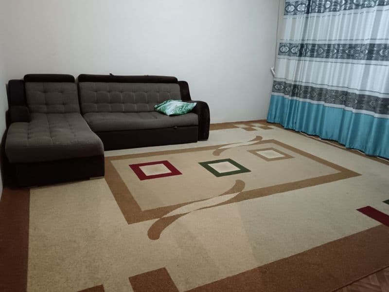 Сдаётся 1/4/9 Кадышева <br />
С обстановкой,кроме стиральной