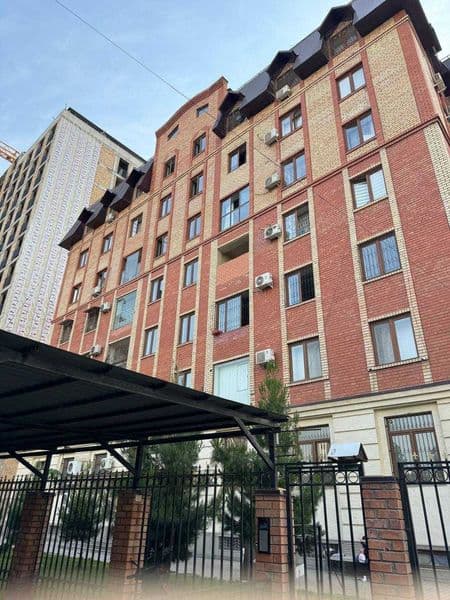 Жойлашуви Юнусобод Шахристан метрони йонида,1 чи линия да  ж