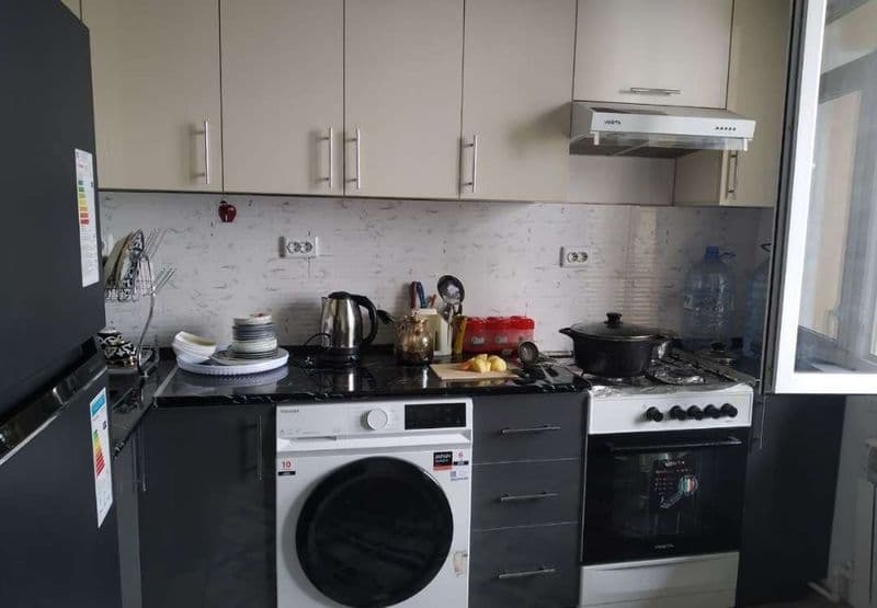 Sergelida qizlarga lux bezmakler kvartira bor . Hamma sharoi