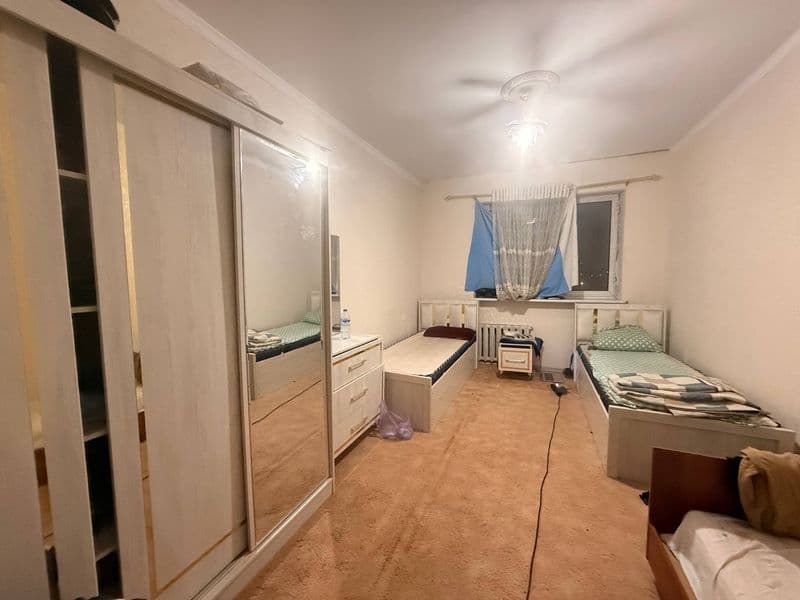 100$ вместе с камуналкой <br />
До Метро шахристан 500 метро