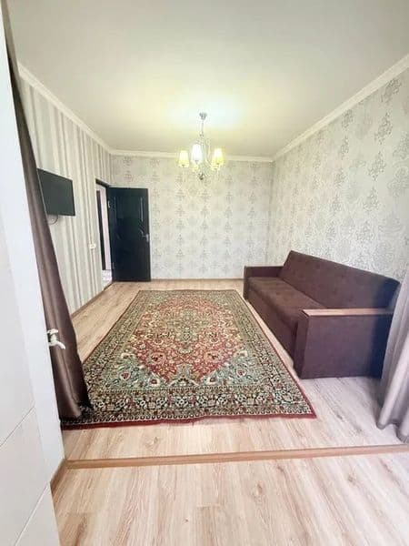 Район:chilonzor <br />
Адрес: 18 kv <br />
<br />
• Комнат: 