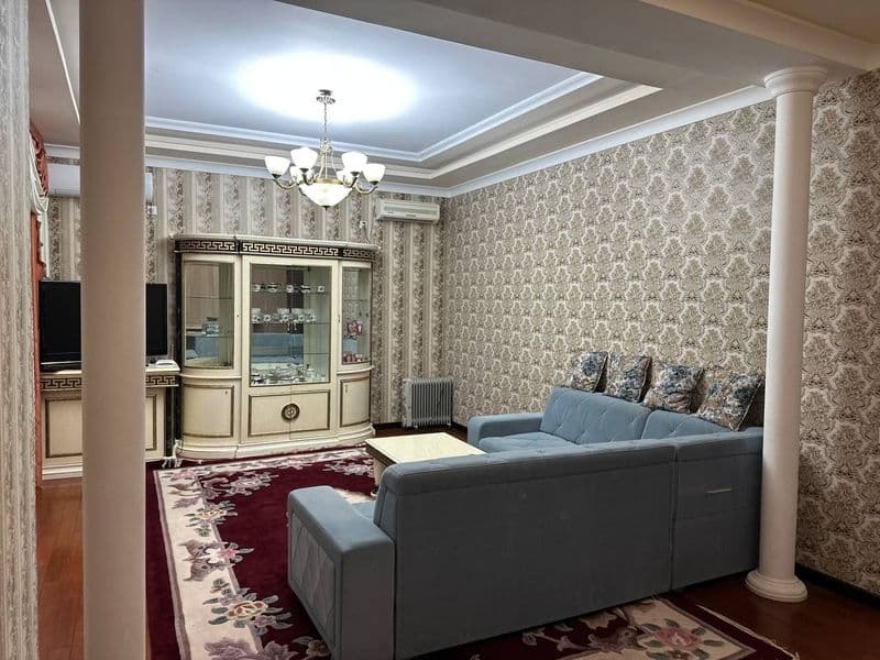 Аренда квартиры в центре города .<br />
Отличная локация Мир