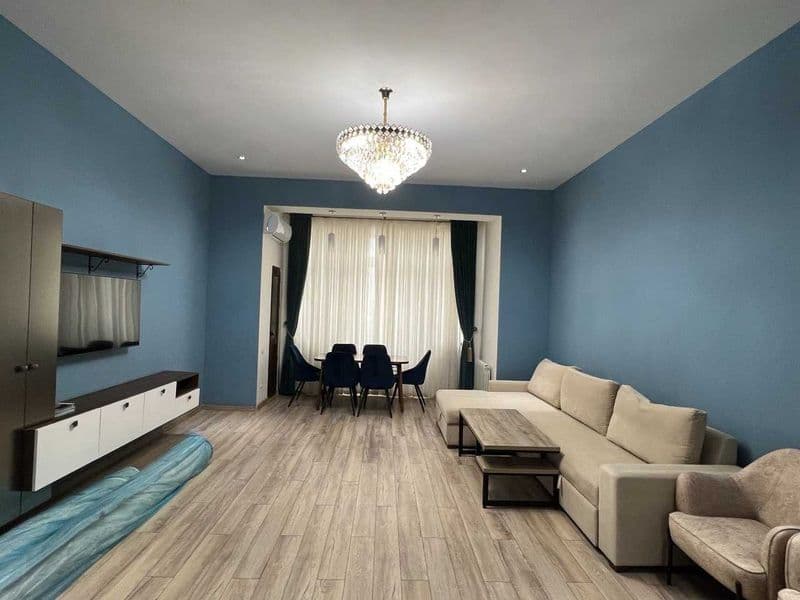 3 комнаты студия 140м2<br />
Авторский ремонт, есть все абсо