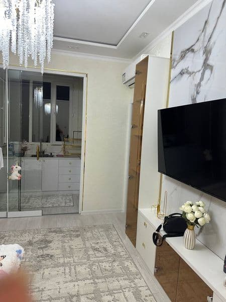 Квартирант кизларни ижарага оламиз. Уй хозайкали 2 та киз ку