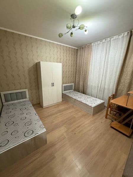 Метро Новза (Хамза ) <br />
3 комнатная <br />
1 этаж <br />