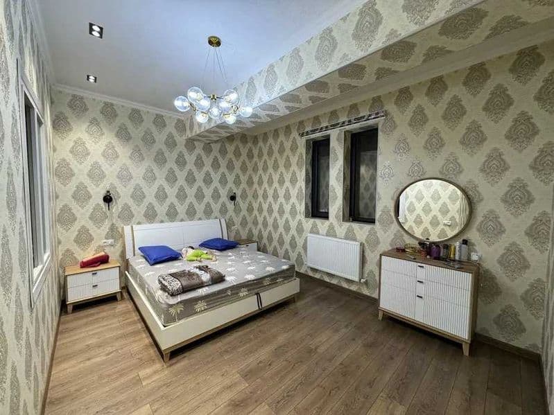 Район: Яшнабадский<br />
Адрес: Авиатор<br />
<br />
• Комна