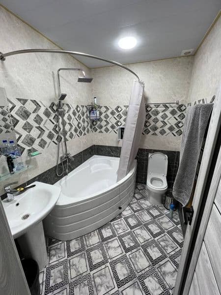 Юнусабад 4<br />
Ор-р:  шох сарой <br />
ком 2<br />
этаж 9< — фото 4