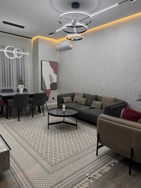 4/4/10  - 2200   НОВОСТРОЙКА<br />
<br />
Адрес:  Юнусабадск