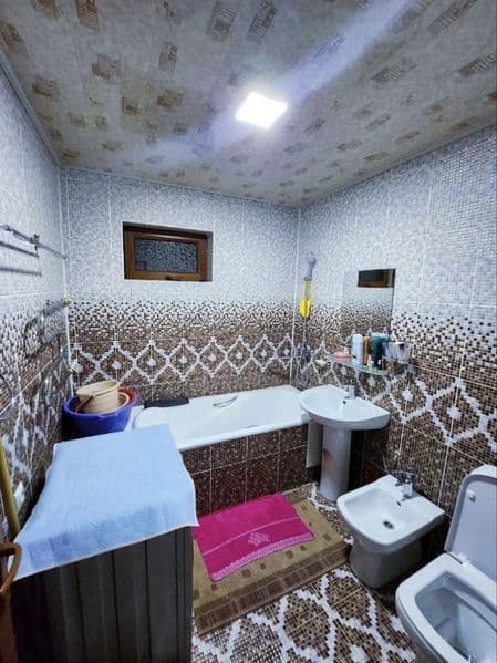 To‘rt xonali kvartira ijaraga beriladi.<br />
<br />
Kvartir