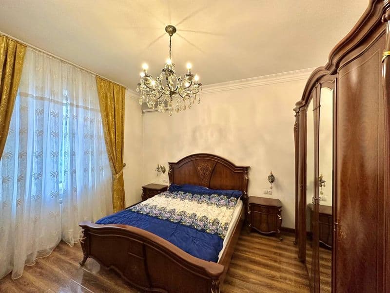 Квартира находится в Центре города по улице С. Азимова рядом — фото 5