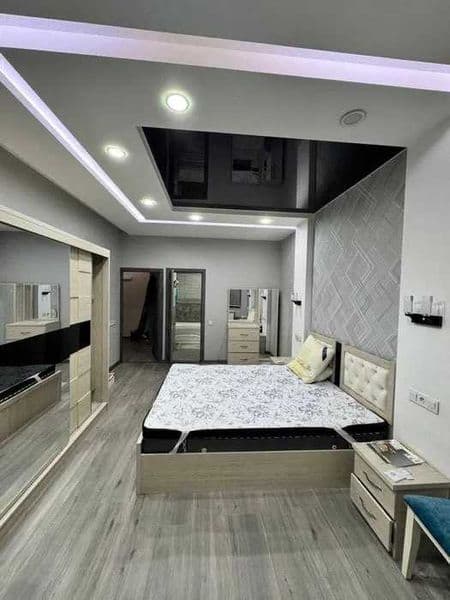 Район: Алмазарский<br />
Адрес: Себзор<br />
<br />
• Комнат