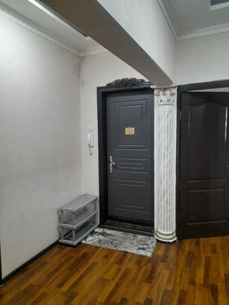 Ижарага берилади кизларга 5 хонали квартира холати зор факат