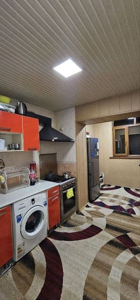 Чистая уютная квартира с ремонтом и обстановкой. Не торец, в