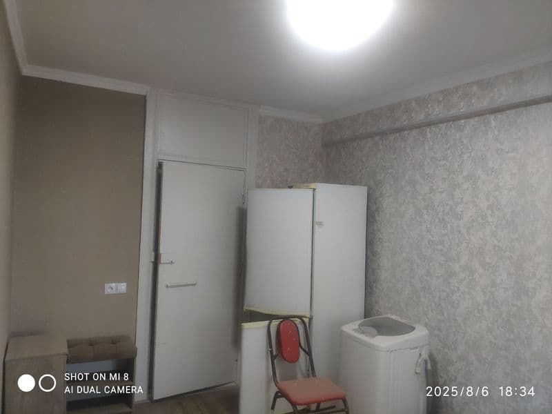 В бывшем общижитие <br />
Сдаётся 1 комнатная квартира на 3 