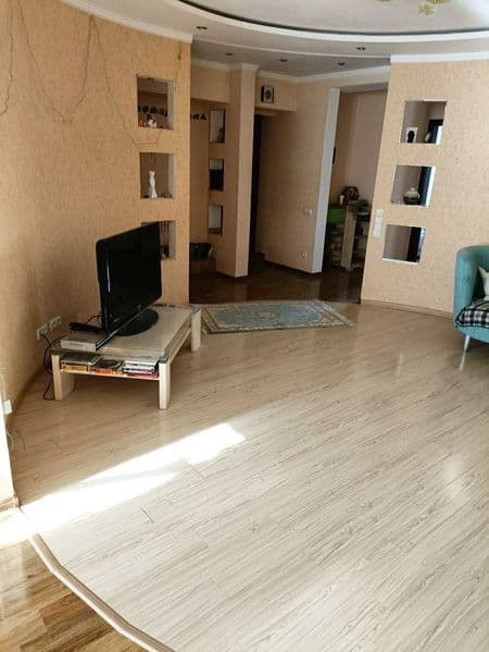 В квартире ест все необходимые стиралка посуда мойка кондици — фото 2