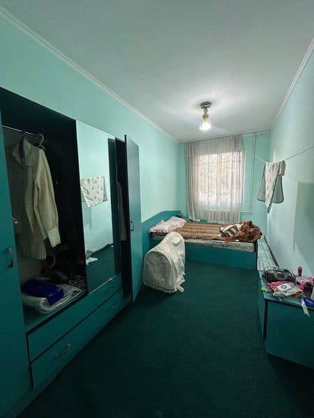 2 комнатная квартира на м~в Ялангач. <br />
Рядом с базаром 